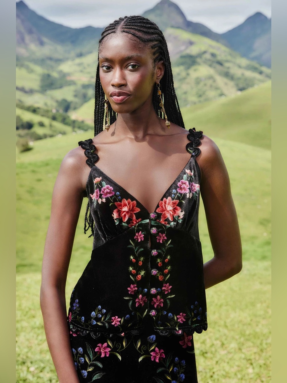 FARM RIO Black Belle Garden Scallop Sleeveless Top